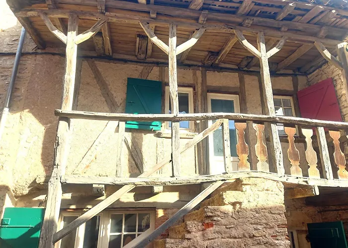 Maison Medievale Avec Jardin Dans Charmant Village