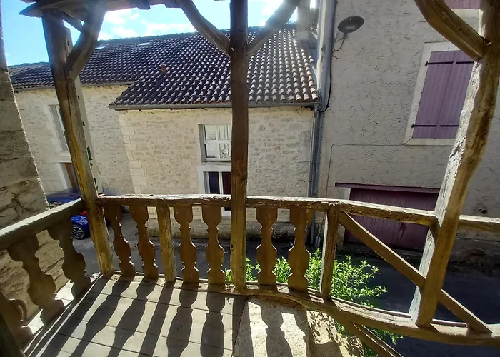 Maison Medievale Avec Jardin Dans Charmant Village