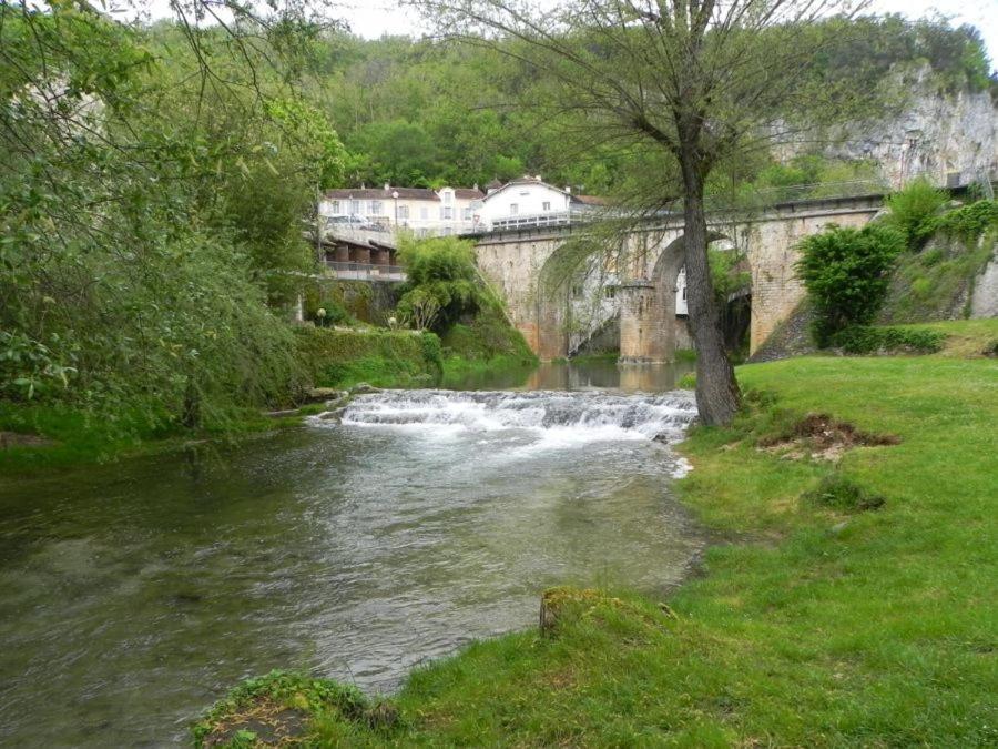 Maison Medievale Avec Jardin Dans Village Vers (Lot)