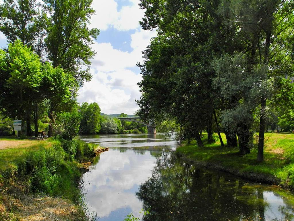 Maison Medievale Avec Jardin Dans Village Hébergement de vacances Vers (Lot)