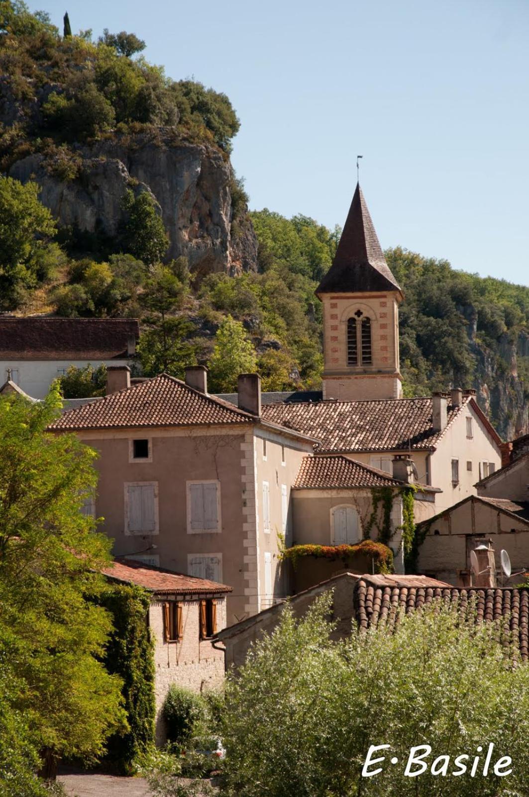 Maison Medievale Avec Jardin Dans Village Hébergement de vacances