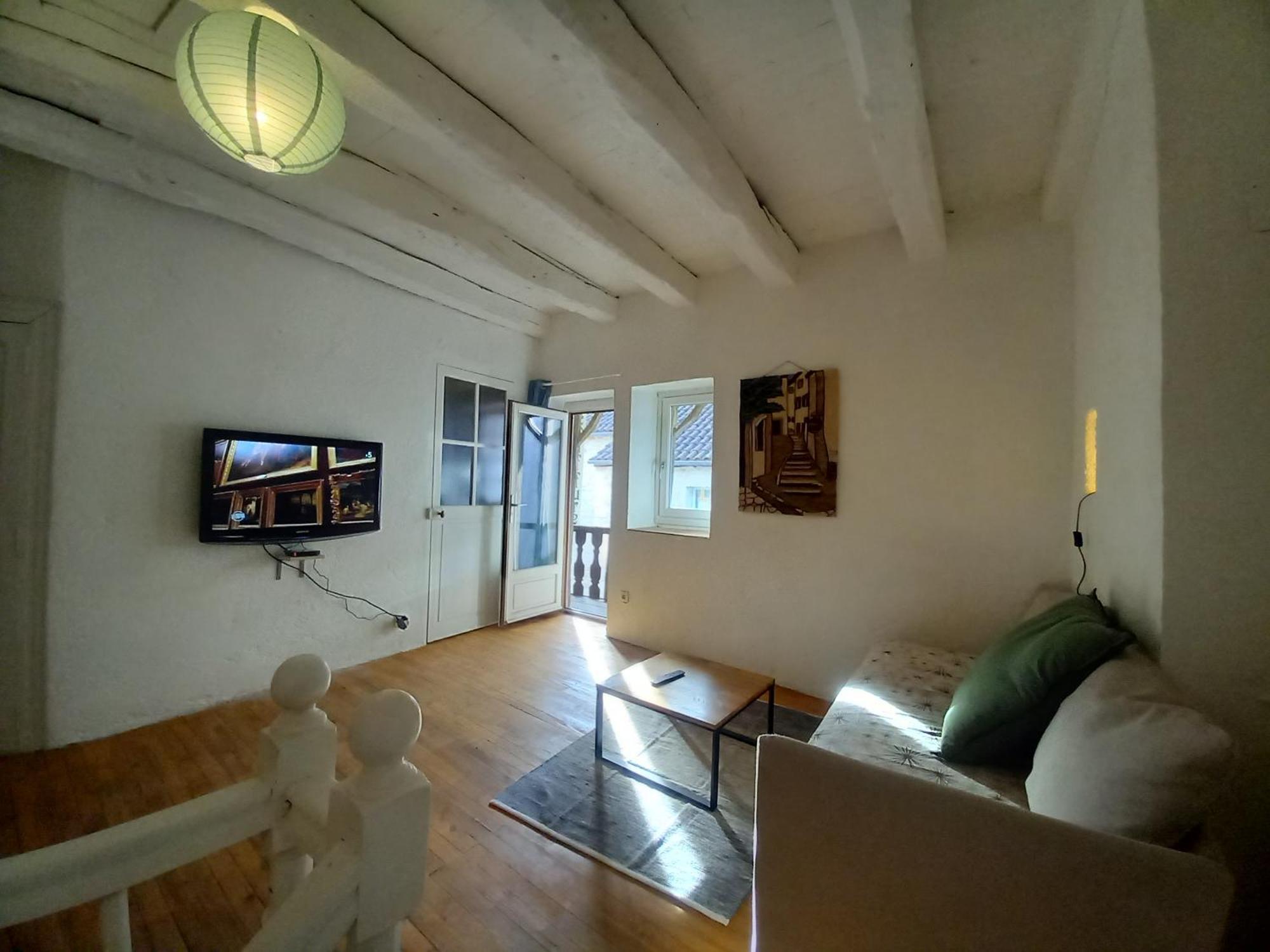 Maison Medievale Avec Jardin Dans Village * Vers (Lot)
