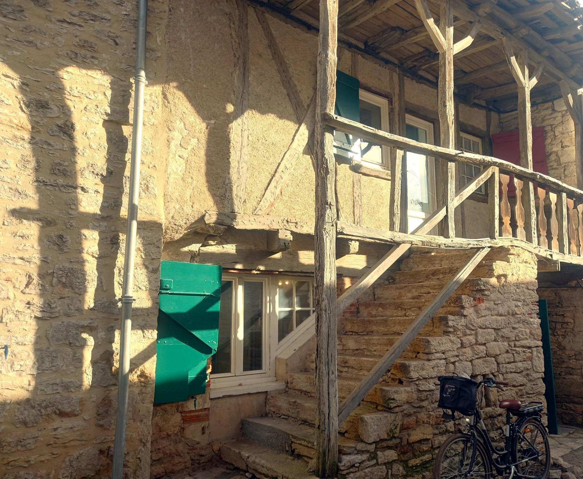 Hébergement de vacances Maison Medievale Avec Jardin Dans Village