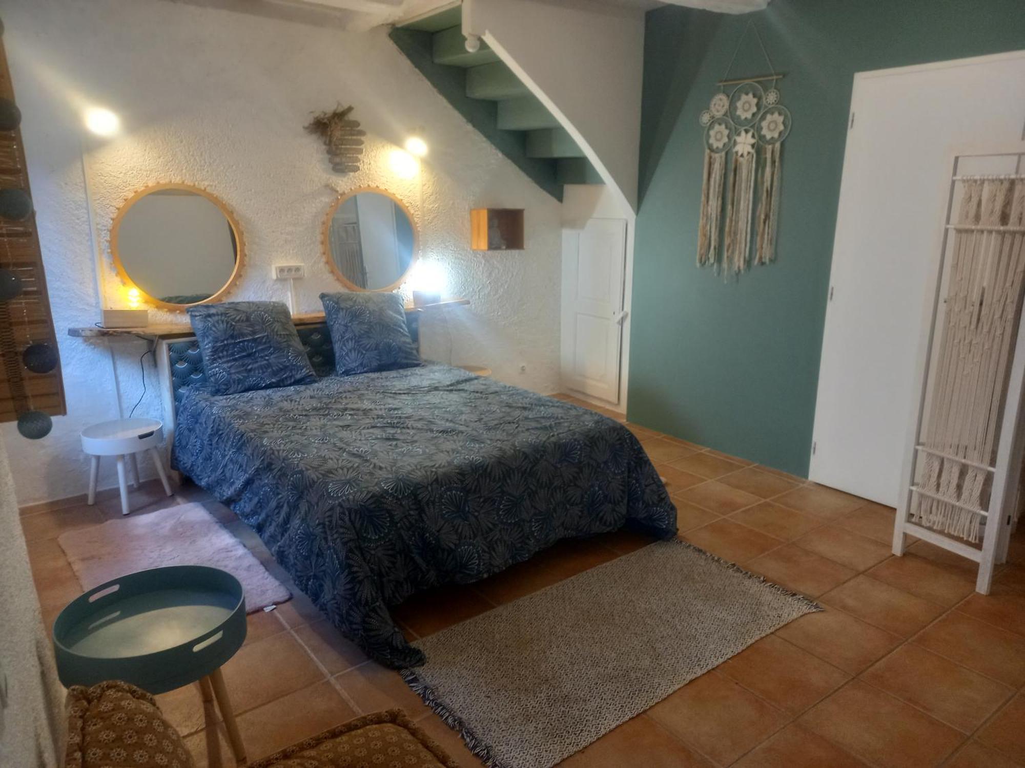 Maison Medievale Avec Jardin Dans Village