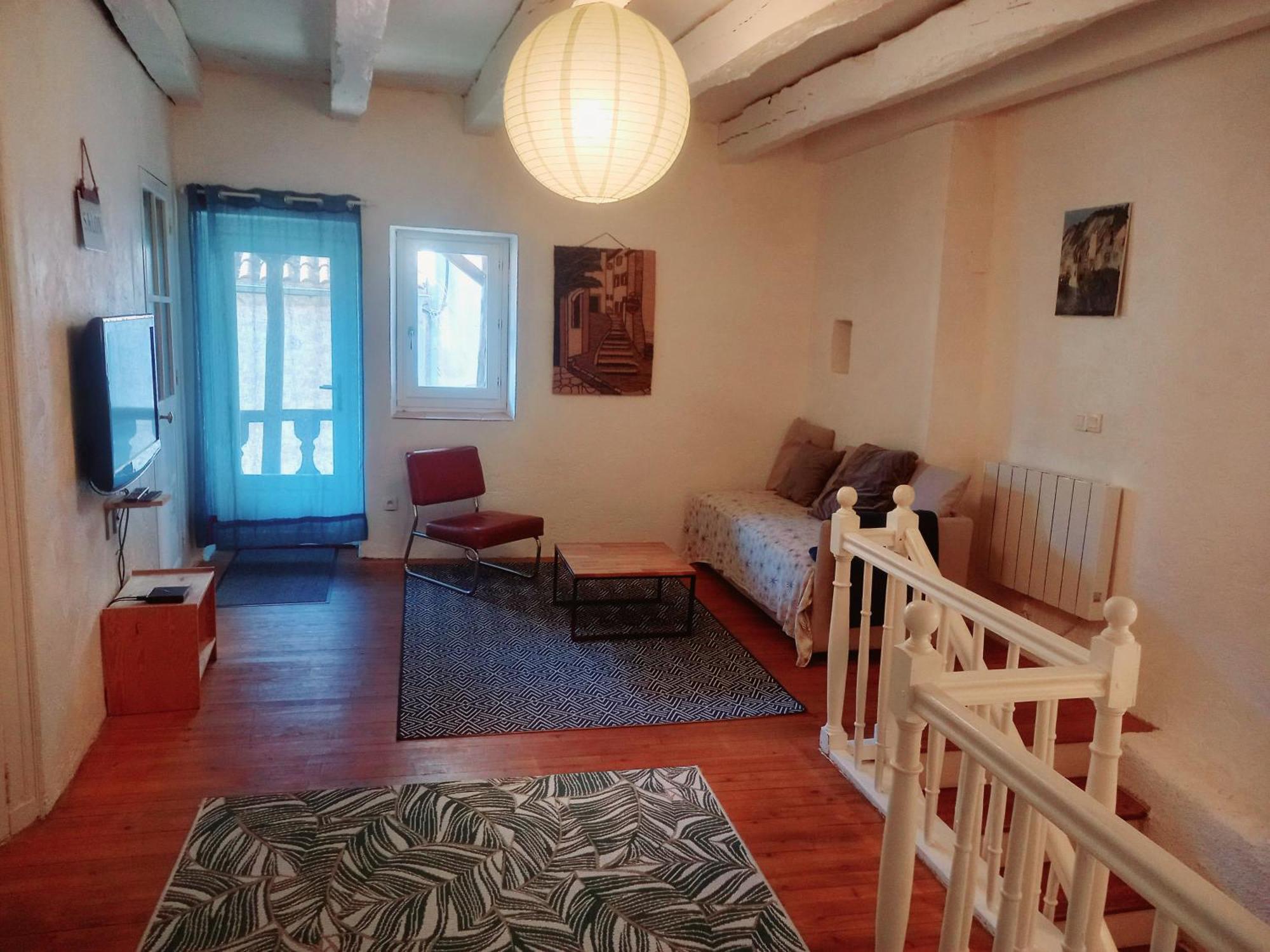 Maison Medievale Avec Jardin Dans Village Vers (Lot)