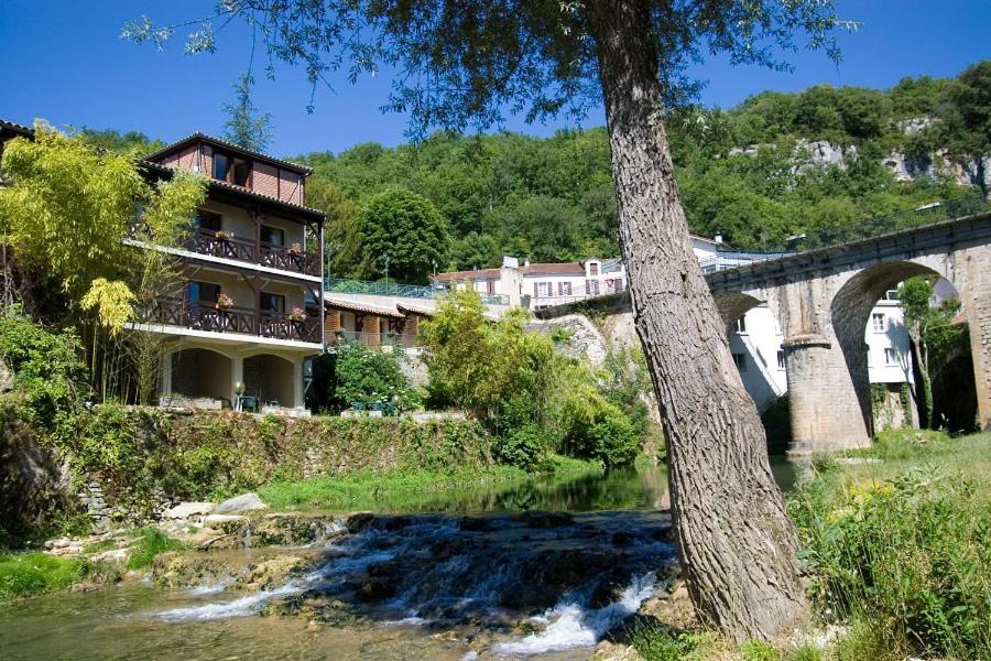 Maison Medievale Avec Jardin Dans Village