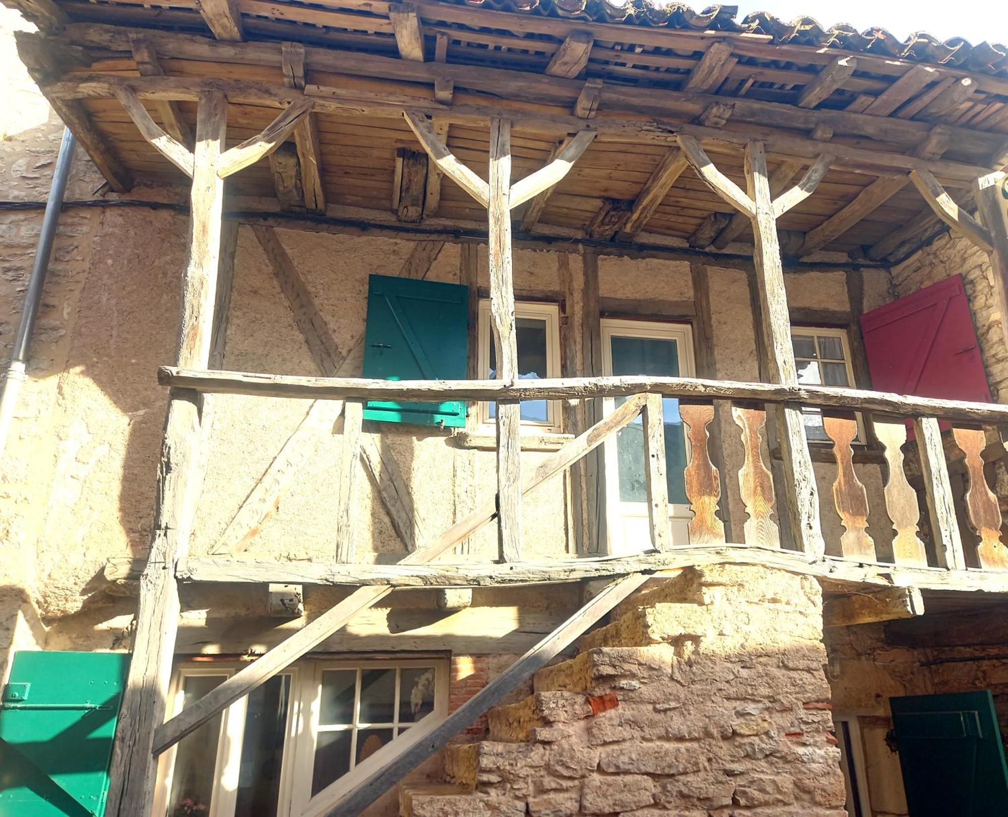 Hébergement de vacances Maison Medievale Avec Jardin Dans Village *