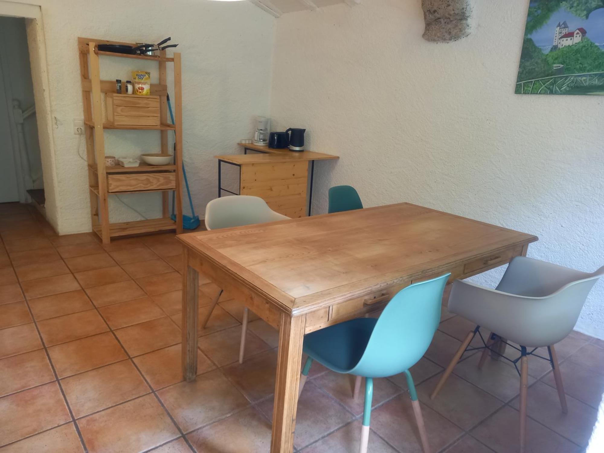 Hébergement de vacances Maison Medievale Avec Jardin Dans Village *